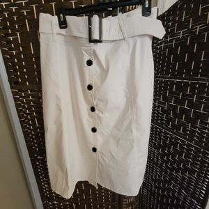 Casual white skirt